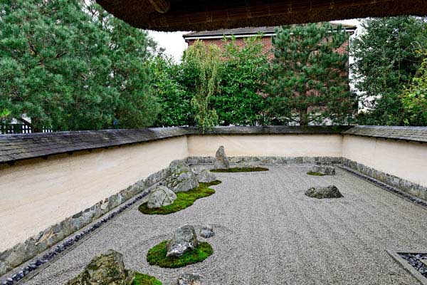 The-Zen-Garden-with-roof
